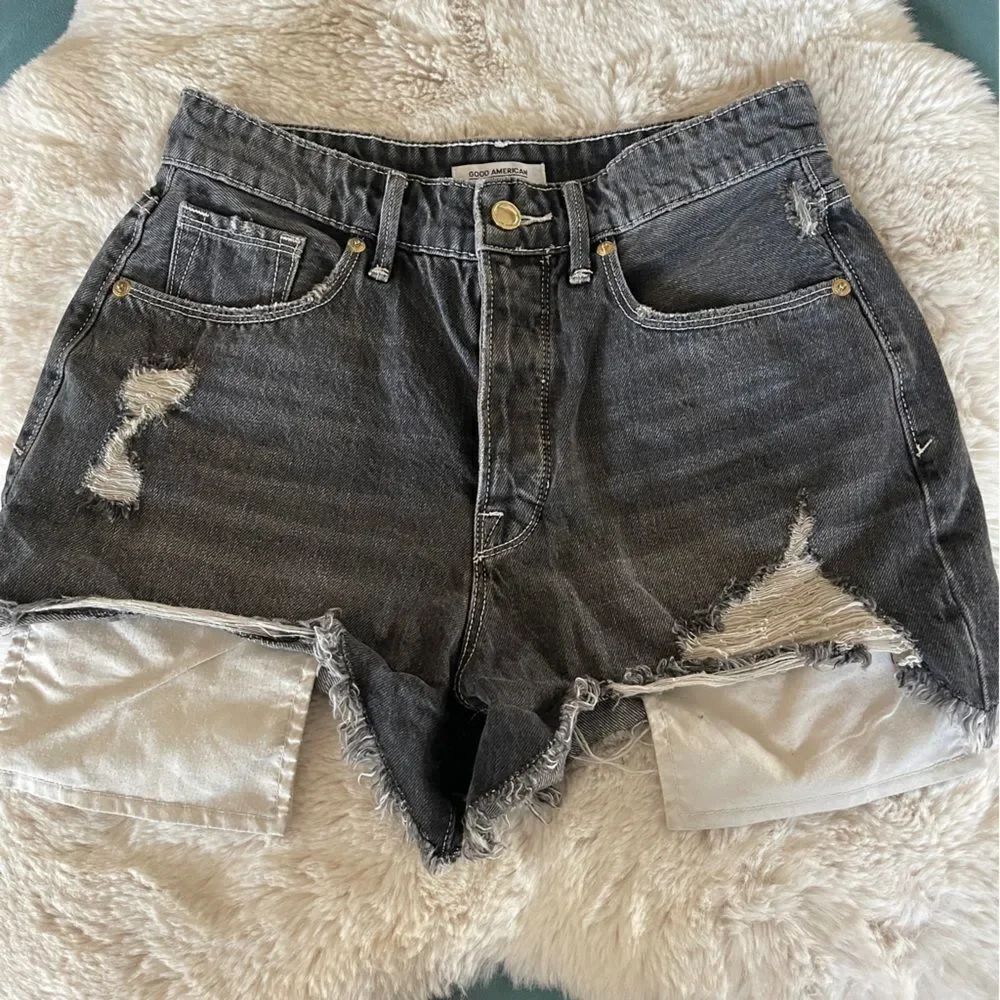 Good American Bombshells Shorts Black